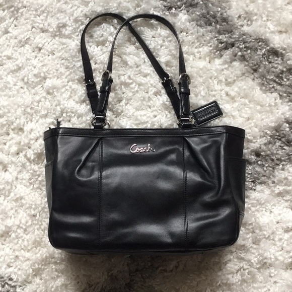 Coach Handbags - Coach Purse - Excellent condition